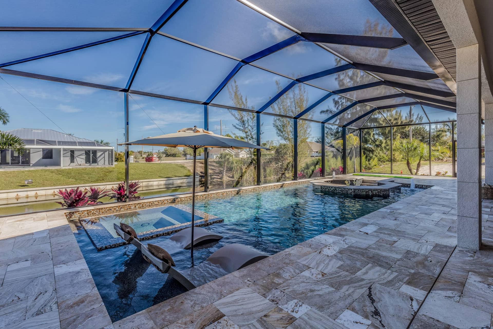 Luxury Screened Pool with Sun Shelf